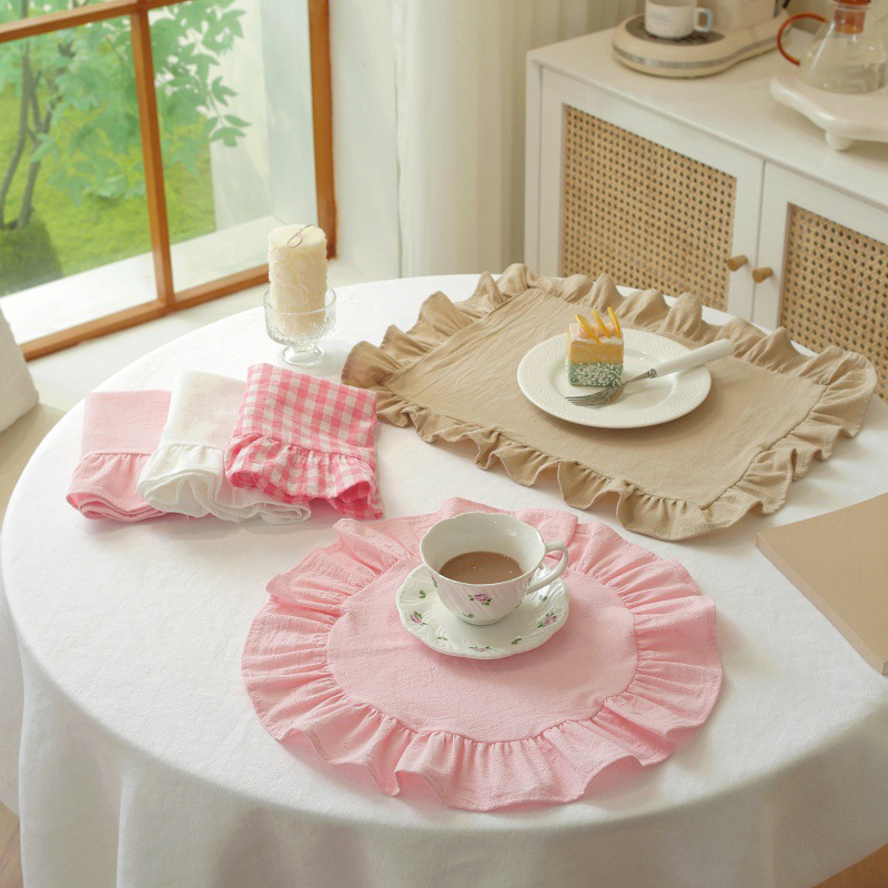 Minimalist Stripe Ruffle Place - Photography Coffee recension och pris